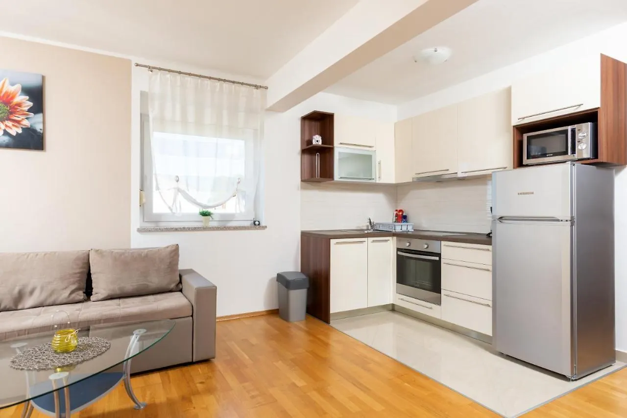 Tina Apartment Medulin 0*,  Croatia